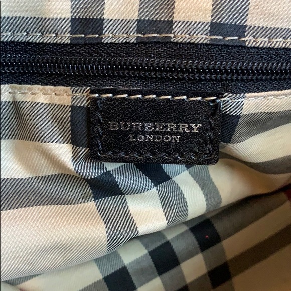 Authentic Burberry hand bag - Picture 9 of 15